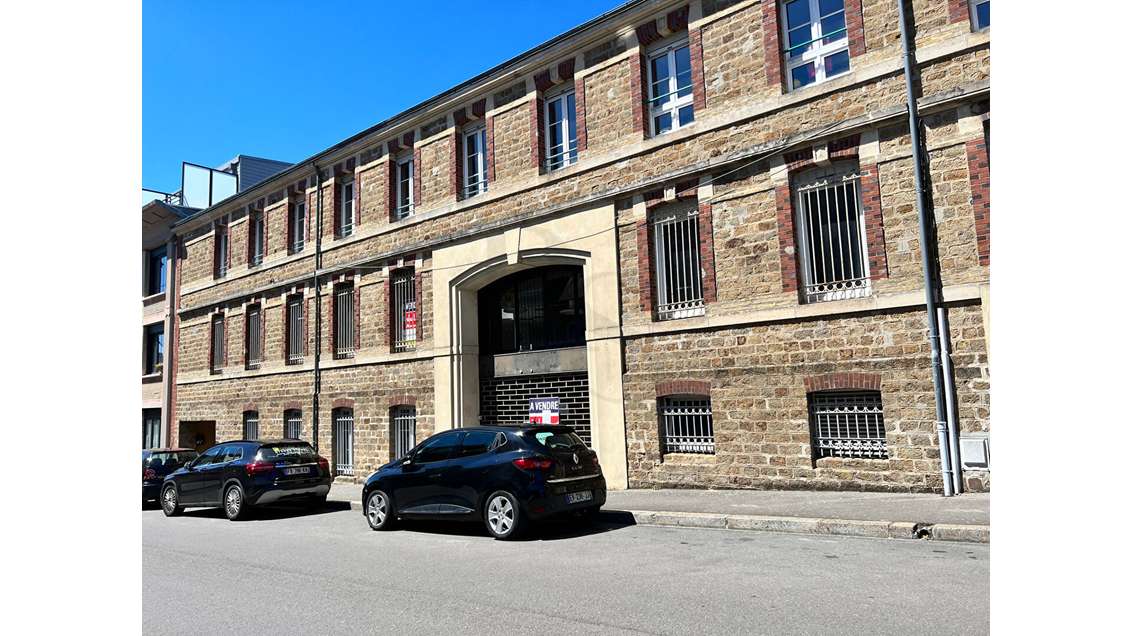 A louer local commercial de bureaux  419m² à Flers
