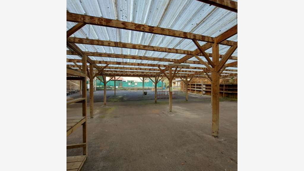 A louer local commercial de 1000m² en zc à Flers