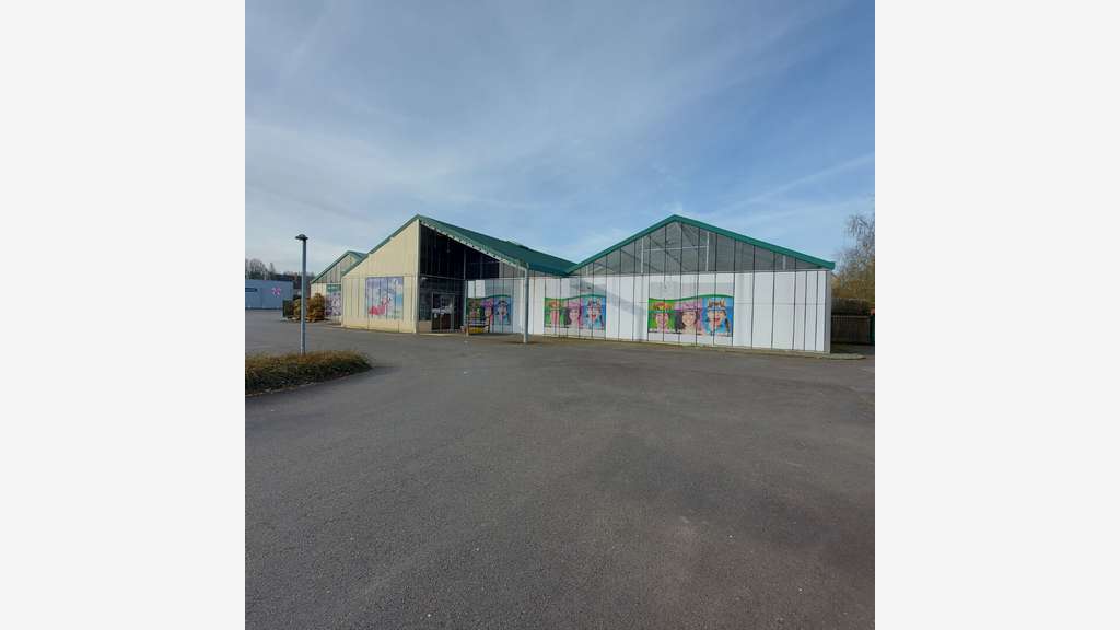 A louer local commercial de 1000m² en zc à Flers