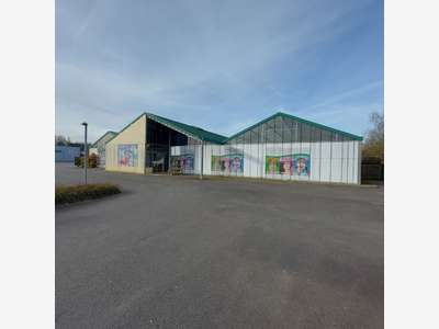 A louer local commercial de 1000m² en zc à Flers