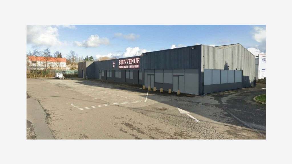 A louer local commercial 1080m² à Flers empl N°1