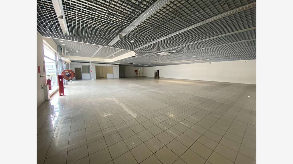 A louer Local commercial 600 m2 Flers 61
