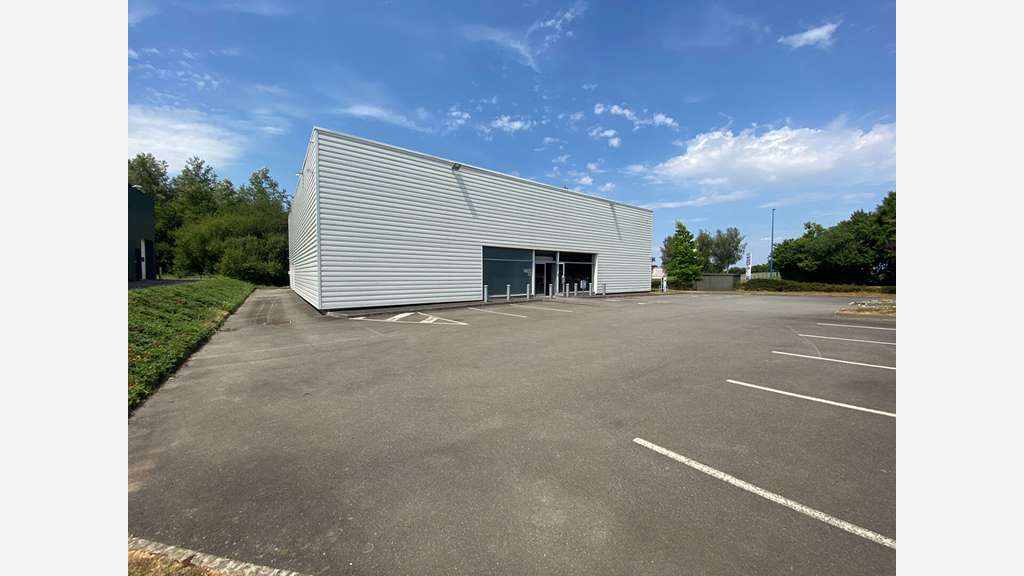 A louer Local commercial 600 m2 Flers 61