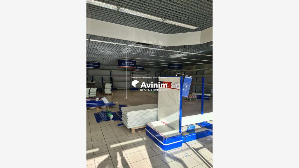 Local commercial 560 m² FLERS