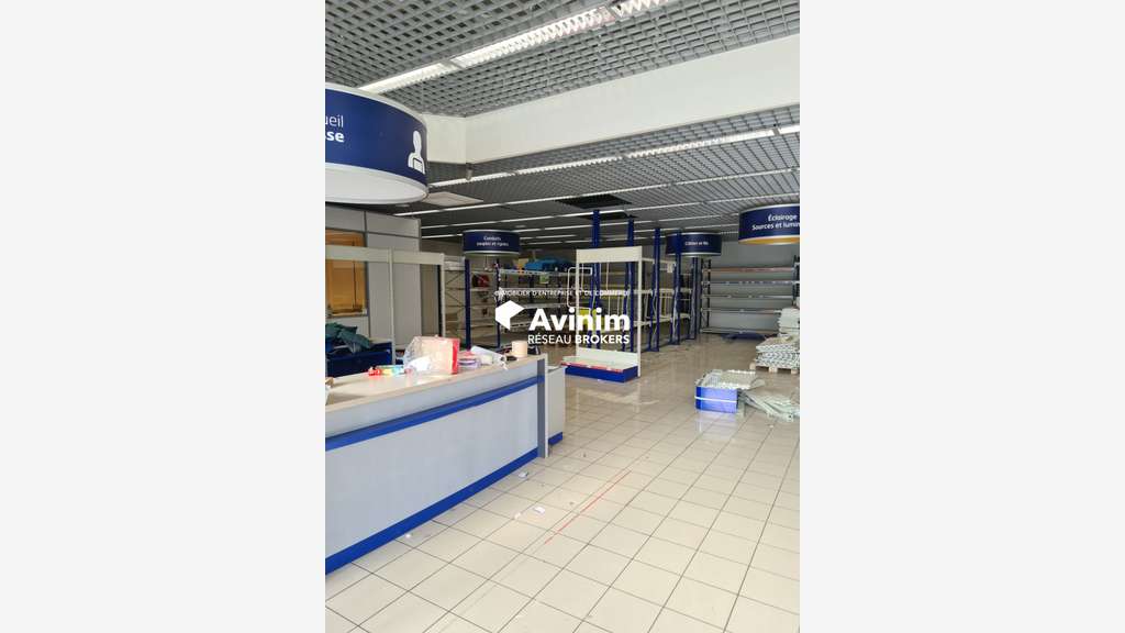 Local commercial 560 m² FLERS