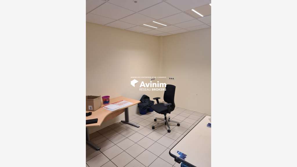 Local commercial 560 m² FLERS