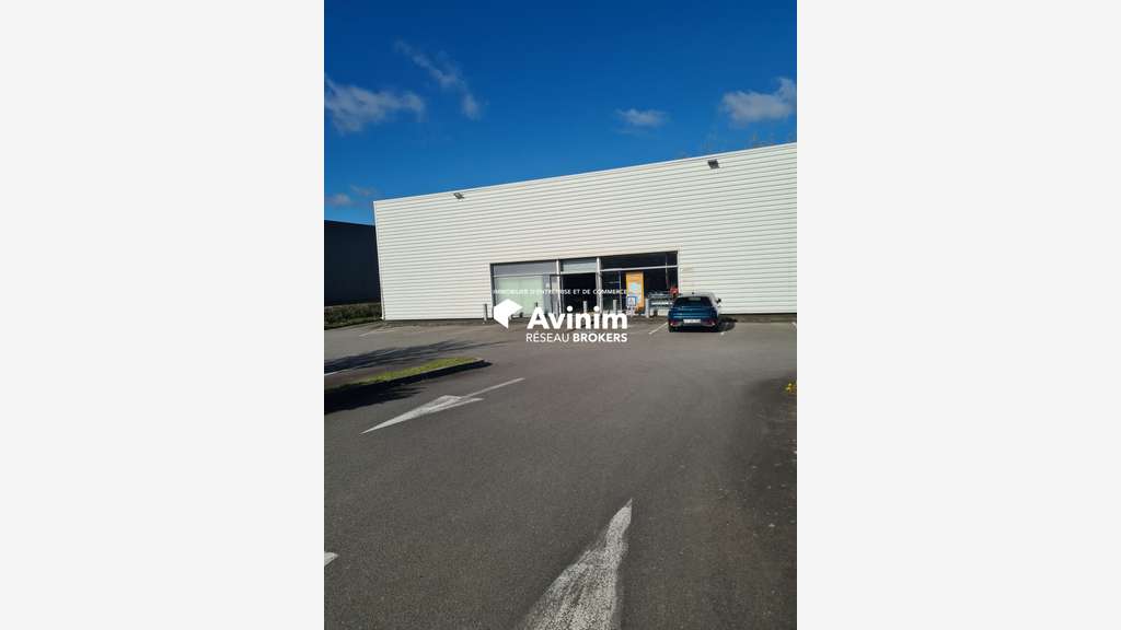 Local commercial 560 m² FLERS