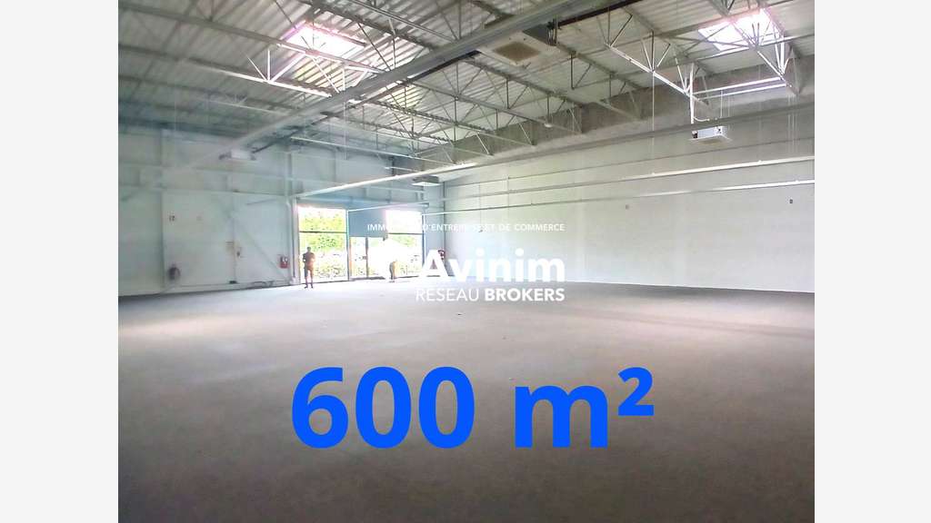Local 600m² en zone commerciale Fleury les Aubrais