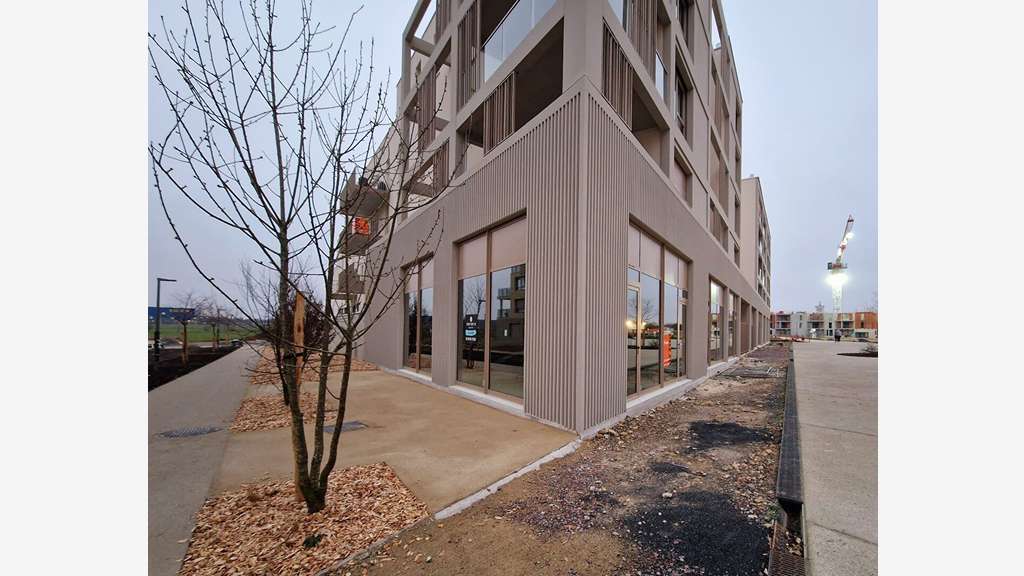 Loue local commercial neuf 158m² à Fleury sur Orne