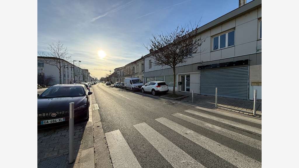 A louer local commercial 87m² à Floirac centre