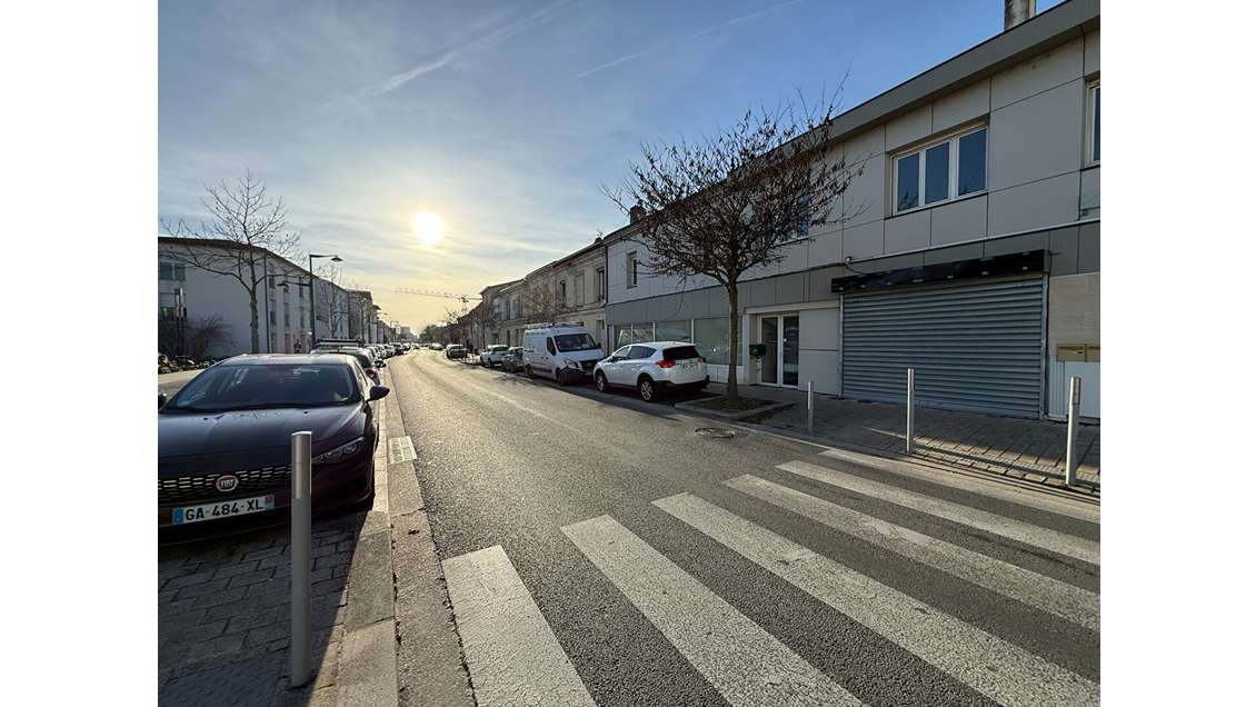A louer local commercial 87m² à Floirac centre