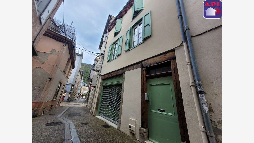 A louer local brut à Foix centre rue d'Albret