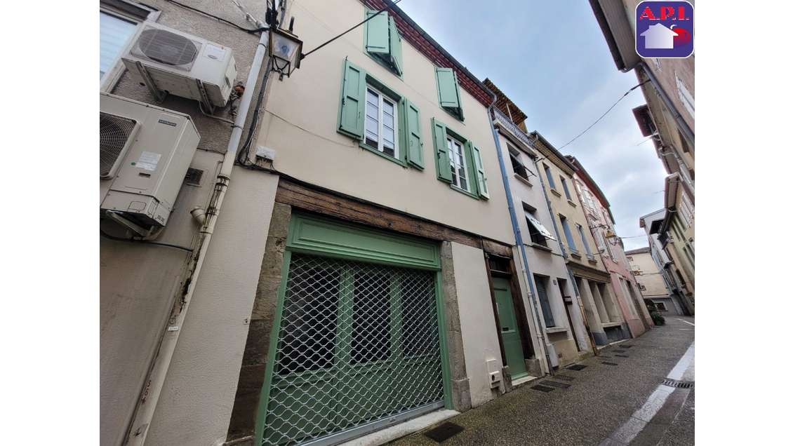 A louer local brut à Foix centre rue d'Albret