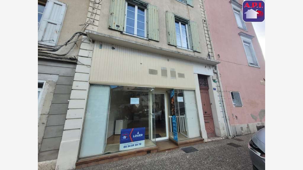 À LOUER  LOCAL COMMERCIAL EN PLEIN CENTRE-VILLE D