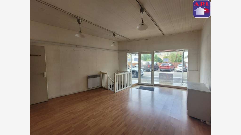 À LOUER  LOCAL COMMERCIAL EN PLEIN CENTRE-VILLE D