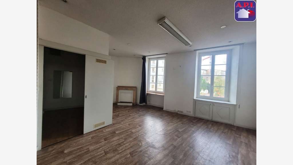 À LOUER  LOCAL COMMERCIAL EN PLEIN CENTRE-VILLE D