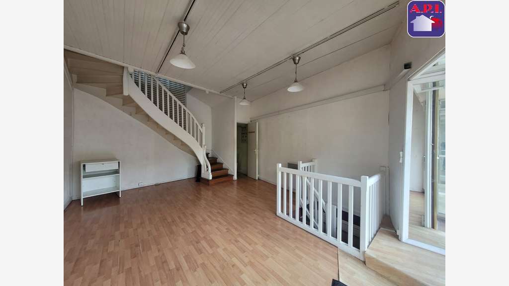 À LOUER  LOCAL COMMERCIAL EN PLEIN CENTRE-VILLE D