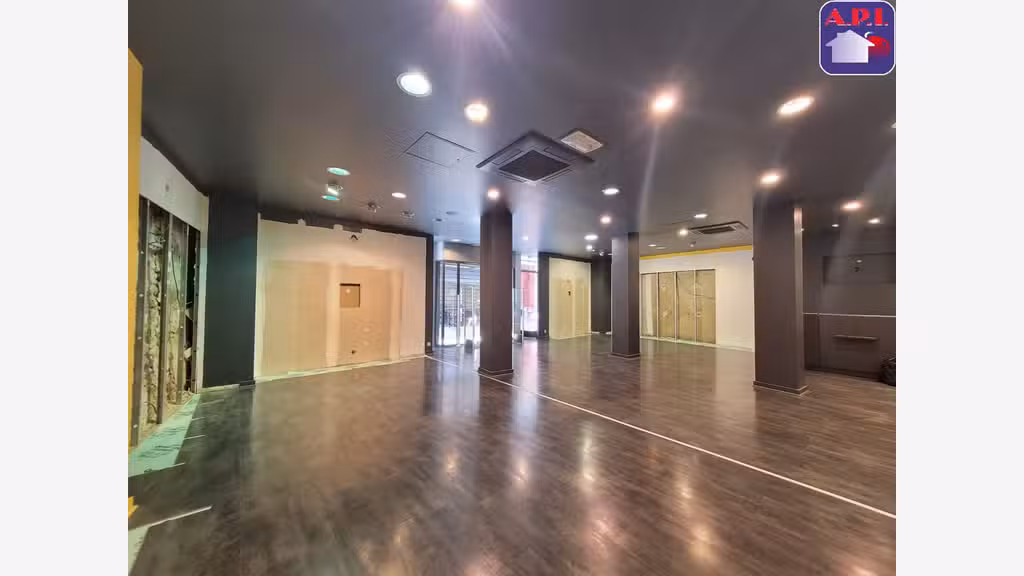 A louer grand local commercial 181m² à Foix centre