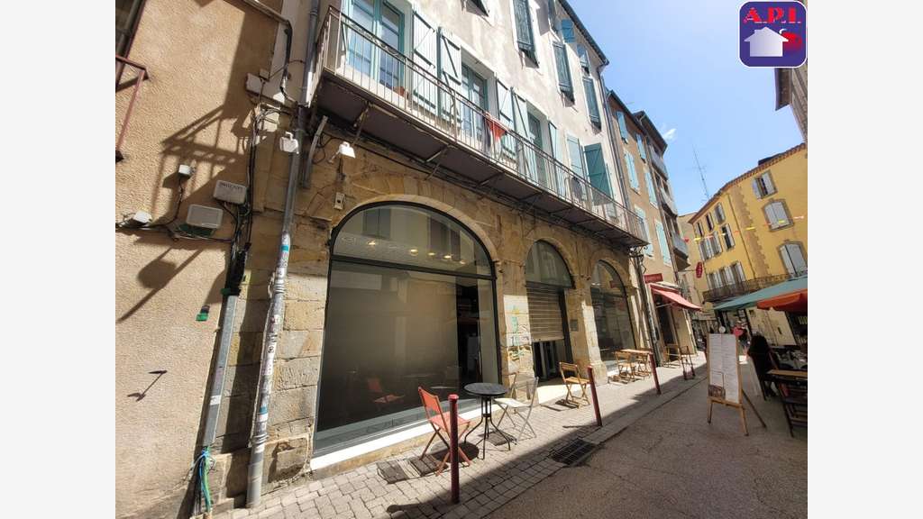 A louer grand local commercial 181m² à Foix centre