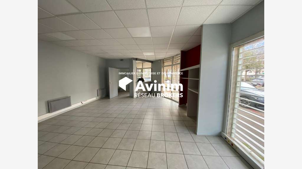 A louer local commercial 105m² à Fontaine centre