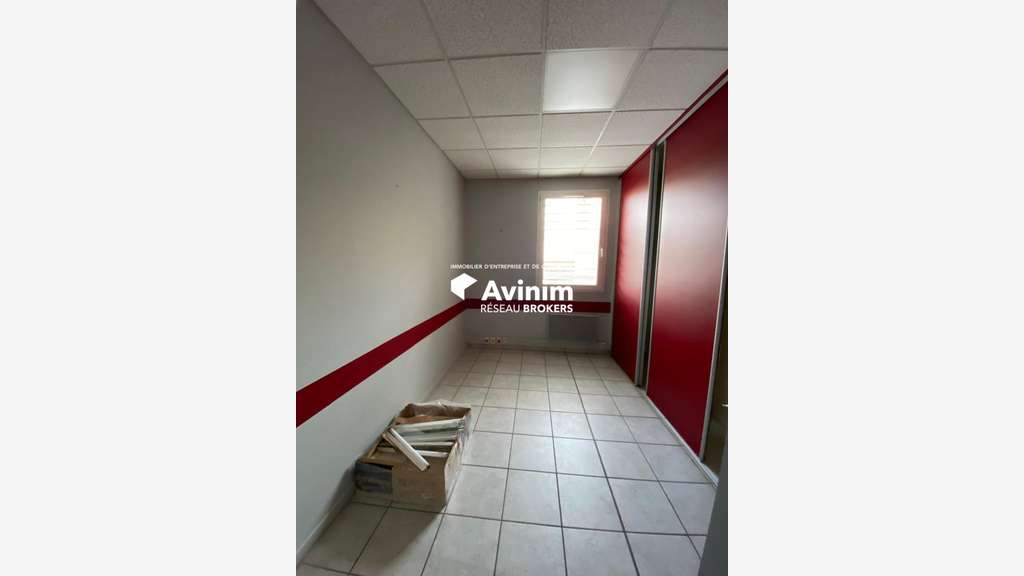 A louer local commercial 105m² à Fontaine centre