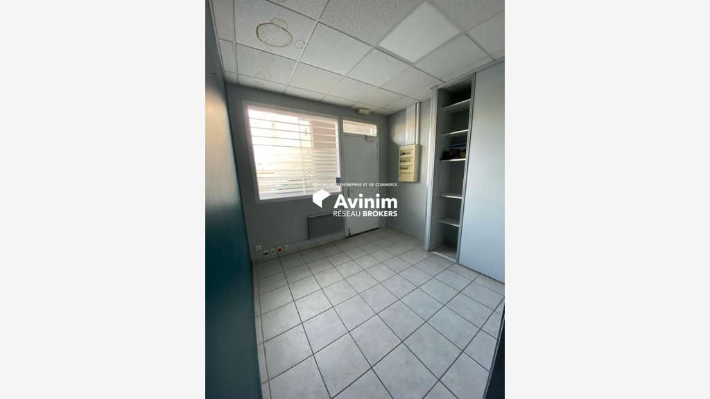 A louer local commercial 105m² à Fontaine centre