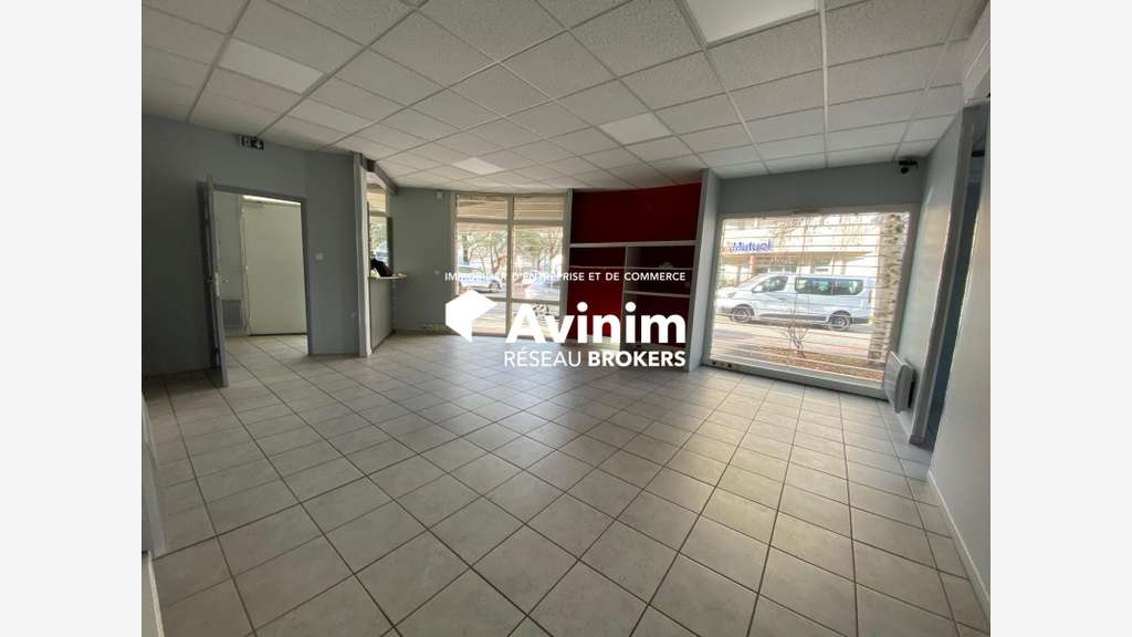 A louer local commercial 105m² à Fontaine centre