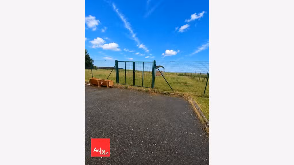 Loue local d'activité de 239m² à Fontaine-la-Guyon
