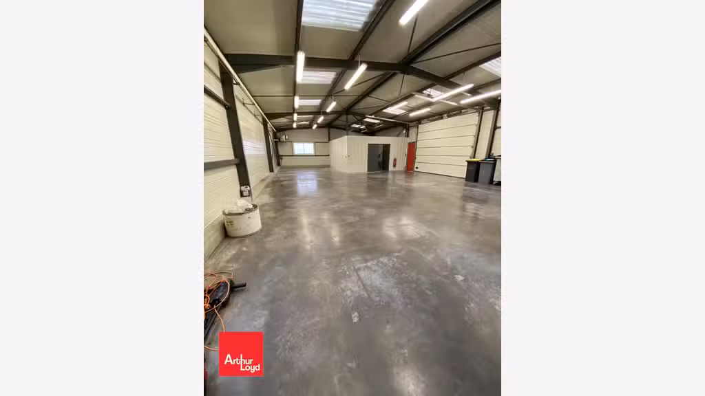 Loue local d'activité de 239m² à Fontaine-la-Guyon