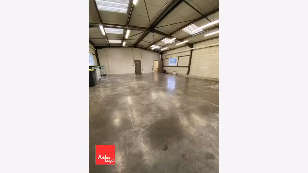 Loue local d'activité de 239m² à Fontaine-la-Guyon
