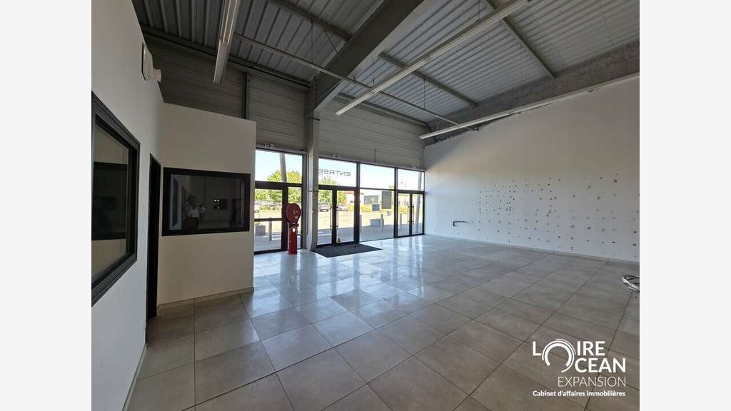 A louer local commercial 600m² en Vendée Sud