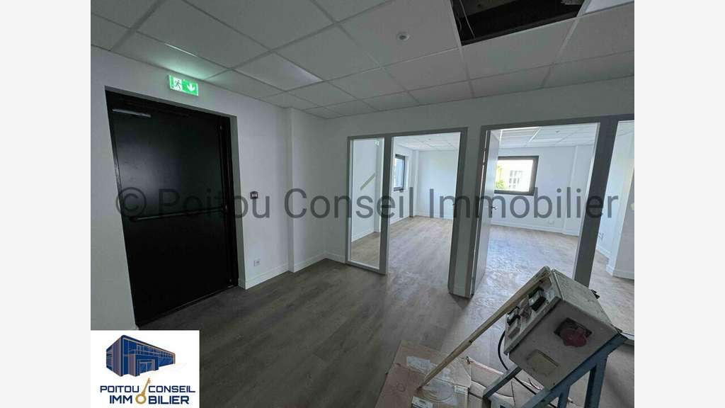 Local neuf 600m² à louer à Fontenay-le-Comte
