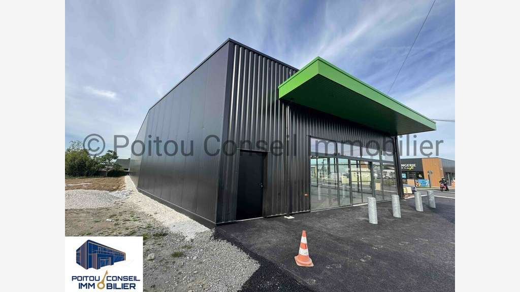 Local neuf 600m² à louer à Fontenay-le-Comte
