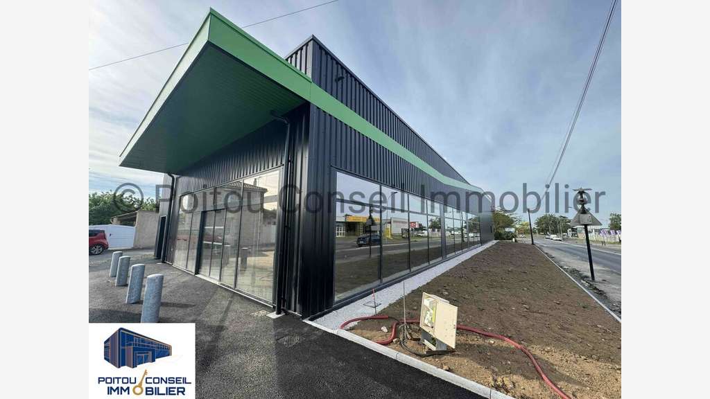 Local neuf 600m² à louer à Fontenay-le-Comte