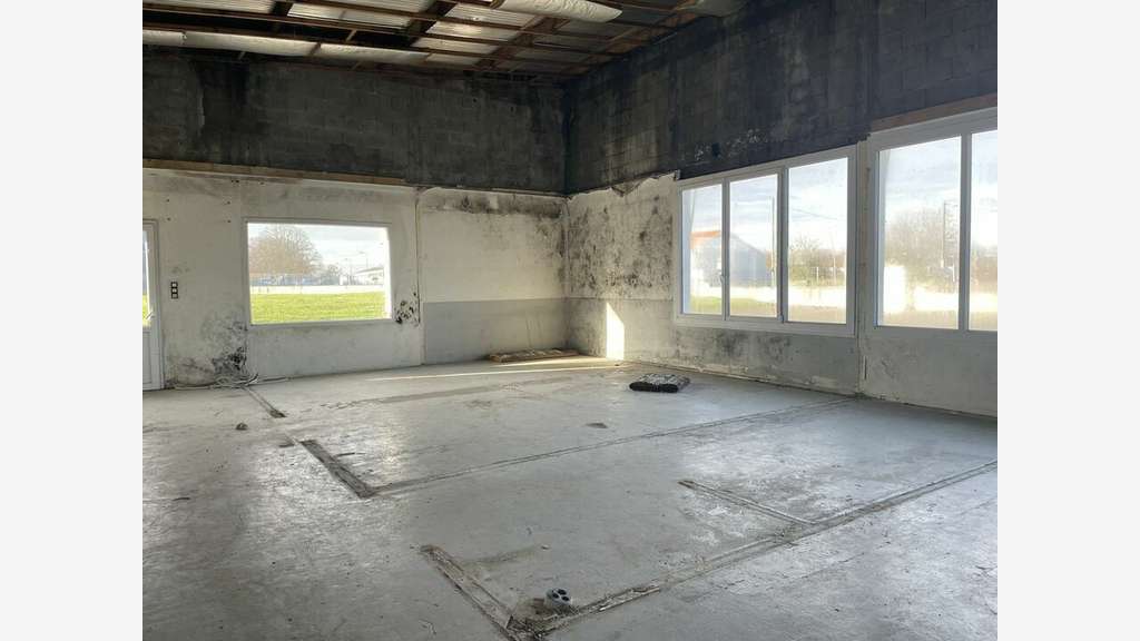 Loue local commercial de 410m² à Fontenay le Comte