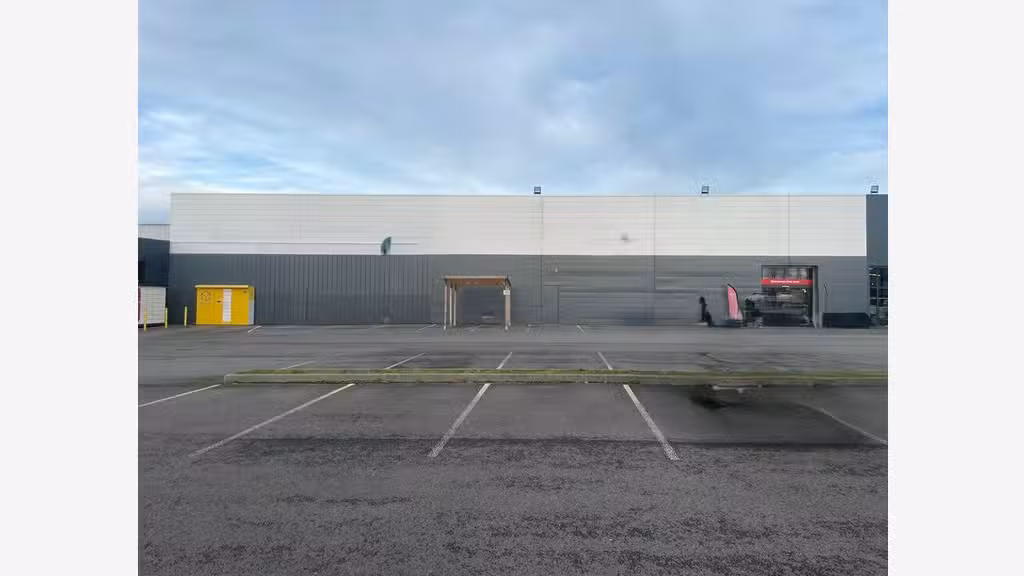 FONTENAY-LE-COMTE - LOCAL COMMERCIAL à louer
