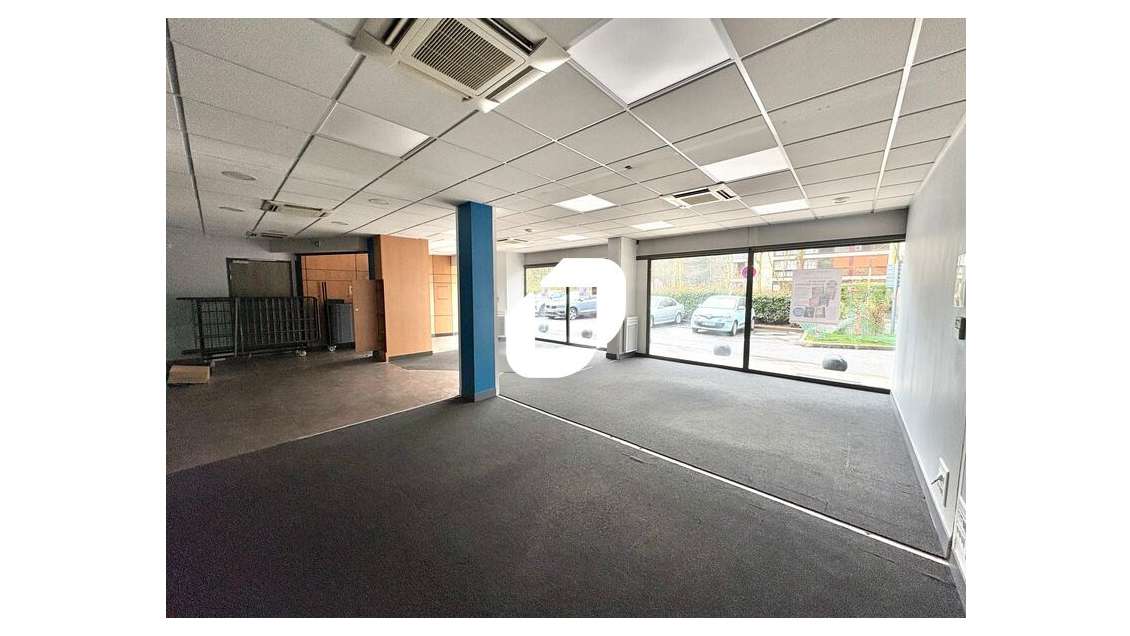 A louer Local commercial 167m² Fontenay le fleury