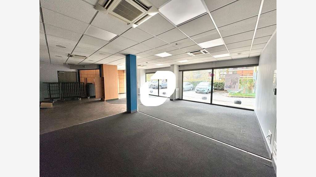 A louer Local commercial 308m² Fontenay le fleury