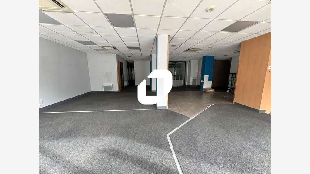 A louer Local commercial 308m² Fontenay le fleury