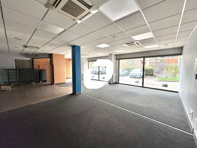 A louer Local commercial 141m² Fontenay le fleury
