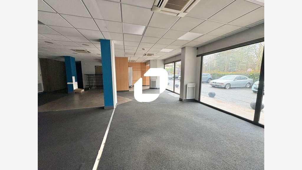A louer Local commercial 308m² Fontenay le fleury