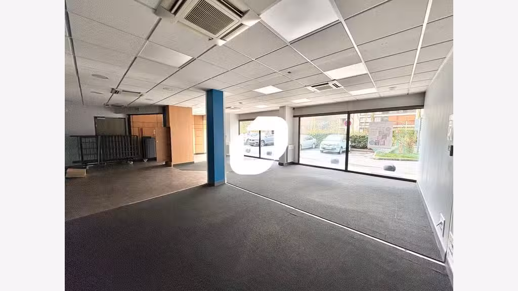 A louer Local commercial 308m² Fontenay le fleury
