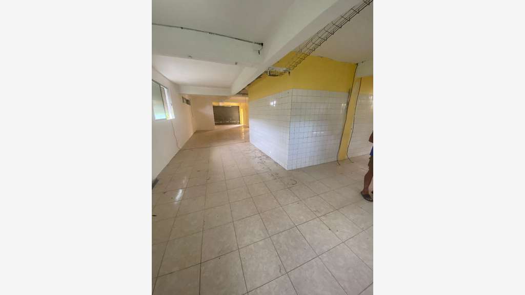 A louer local commercial de 220m² à Fort de France