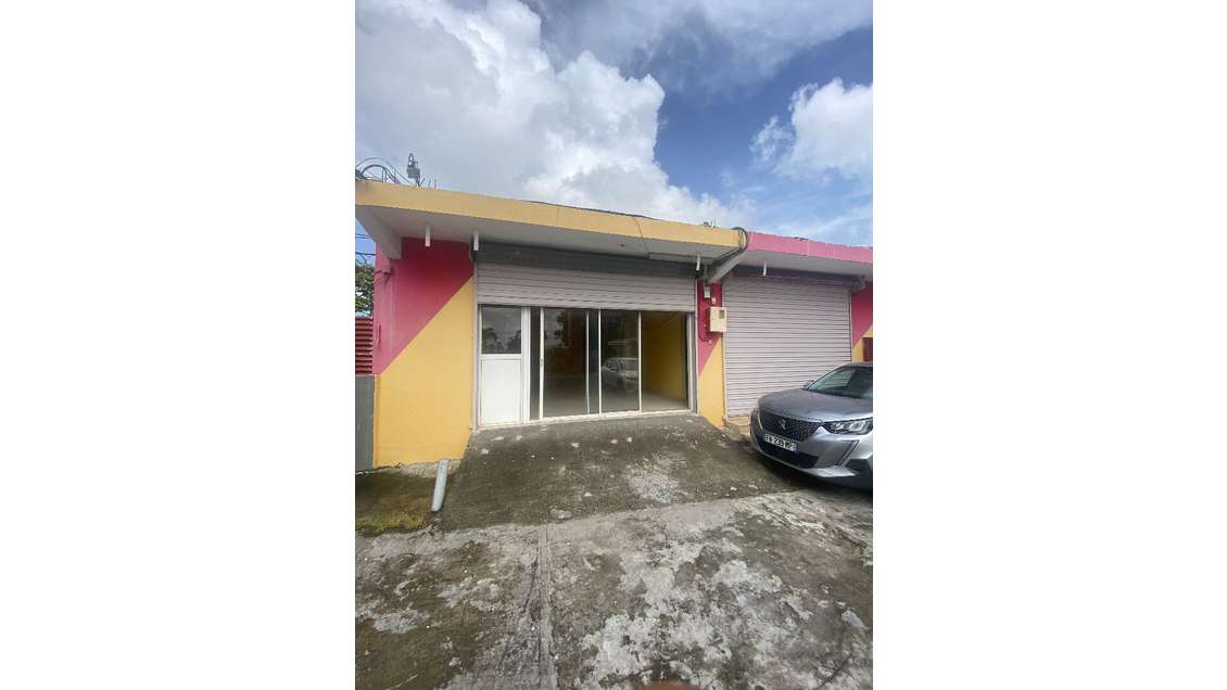 A louer local commercial de 220m² à Fort de France