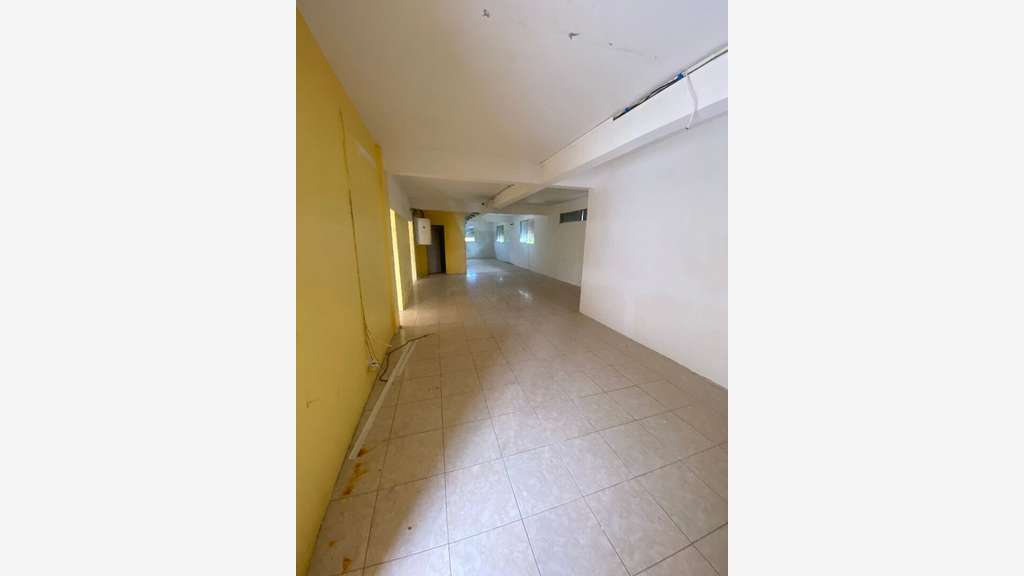 A louer local commercial de 220m² à Fort de France