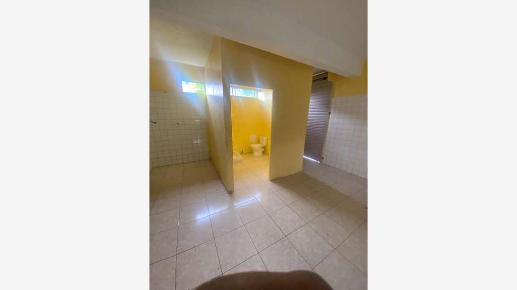 A louer local commercial de 220m² à Fort de France