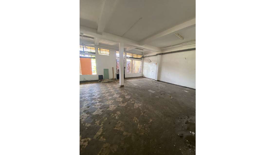 A louer local commercial 280m² à Fort de France
