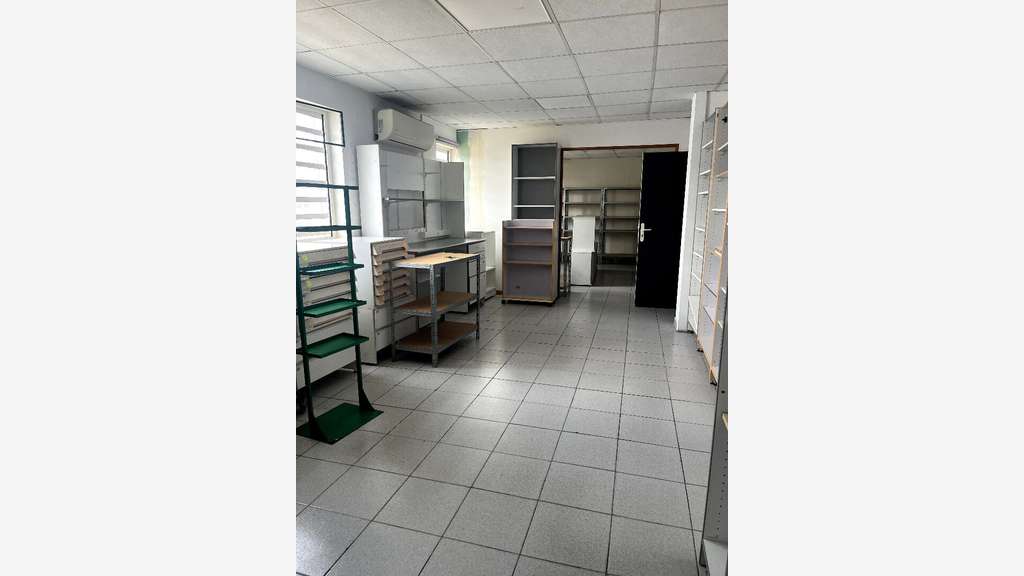 A louer local 188m² Fort de France Baie Tourelles