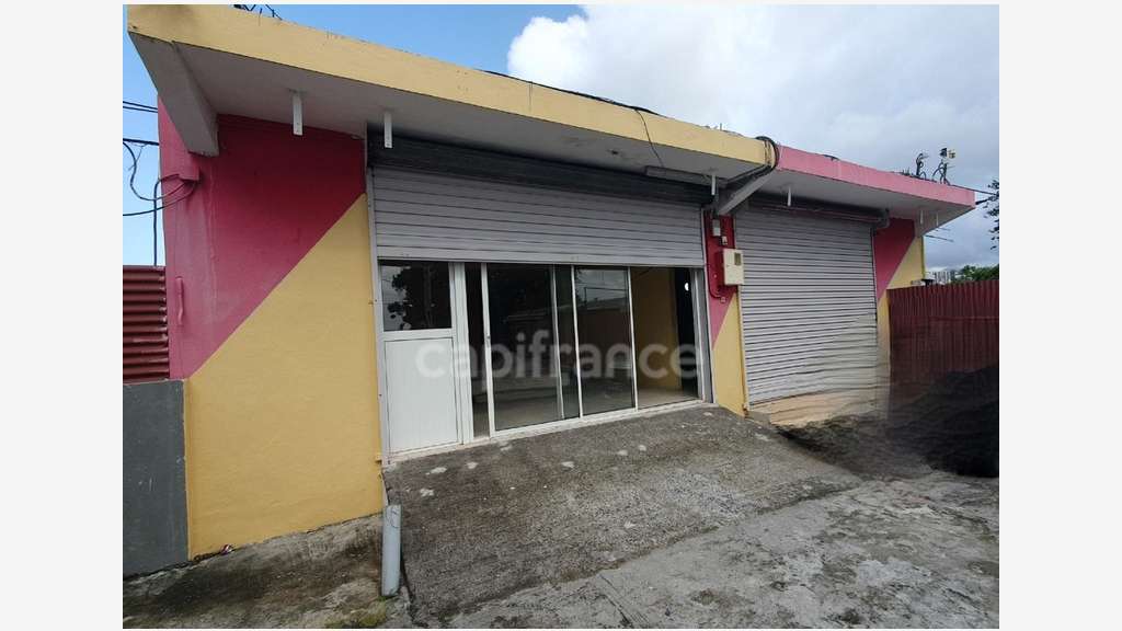 A louer local commercial 200m² à Fort de France