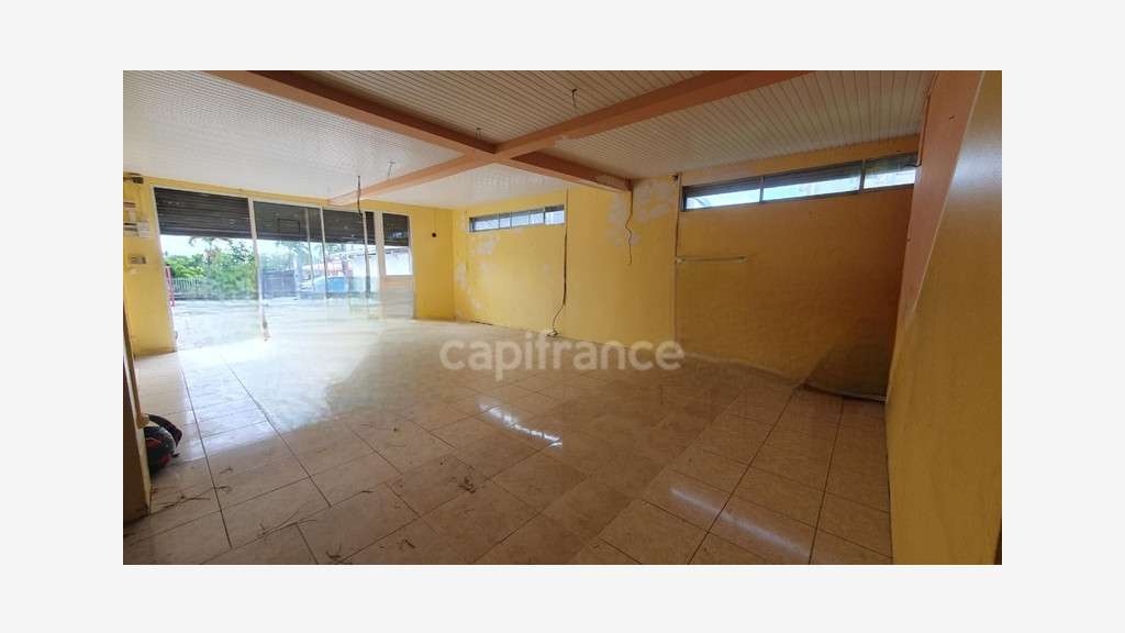 A louer local commercial 200m² à Fort de France